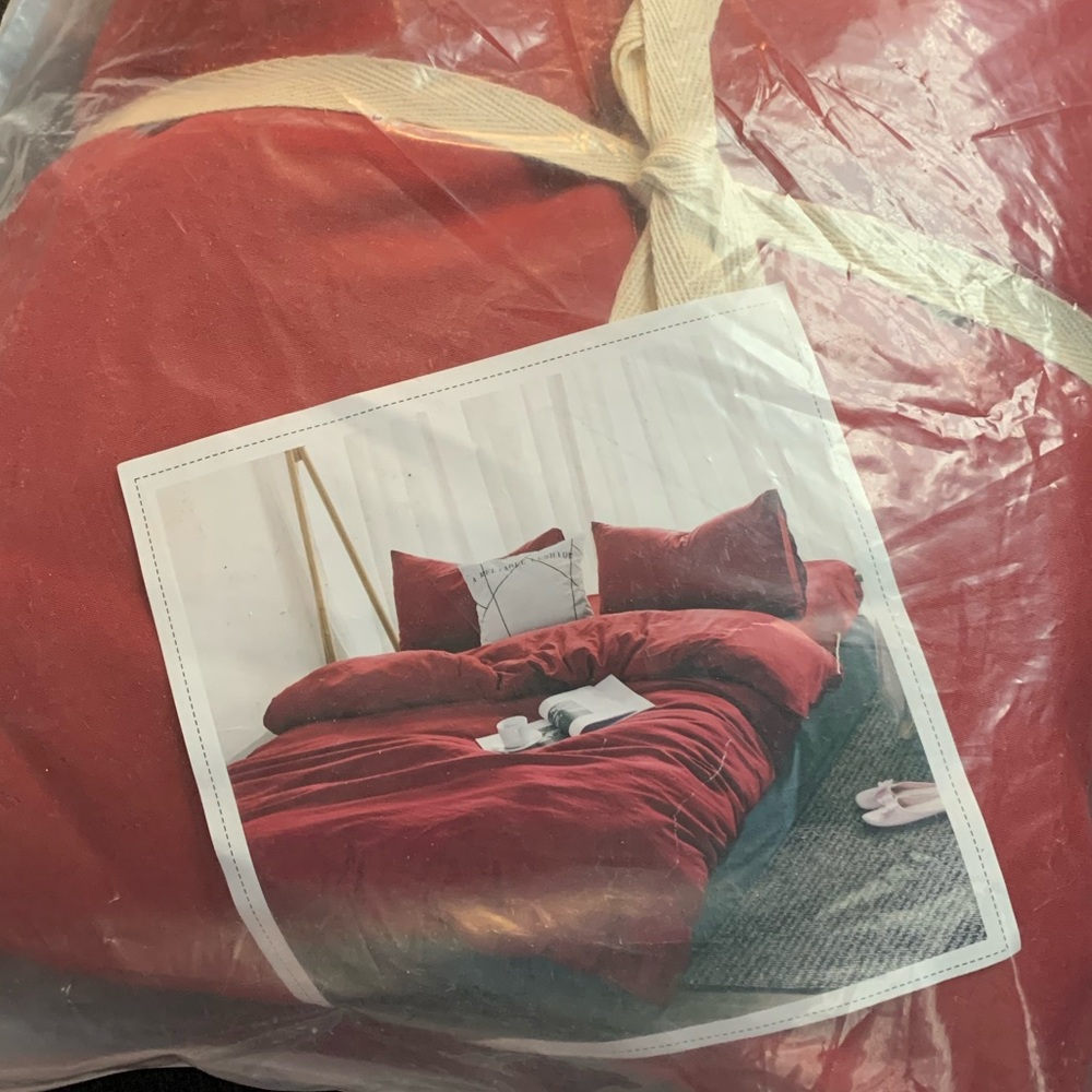 Ruby Linen Duvet & Shan Set